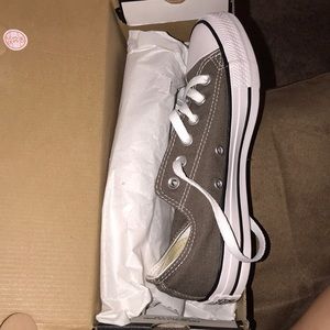 Grey converse size 7
